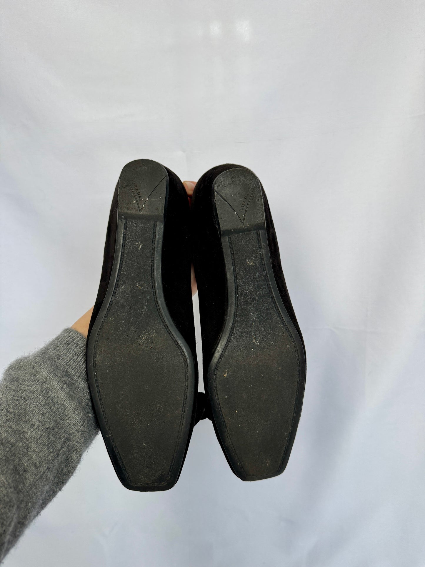 PRADA Suede Bow Low-Wedge Pumps – IT 39