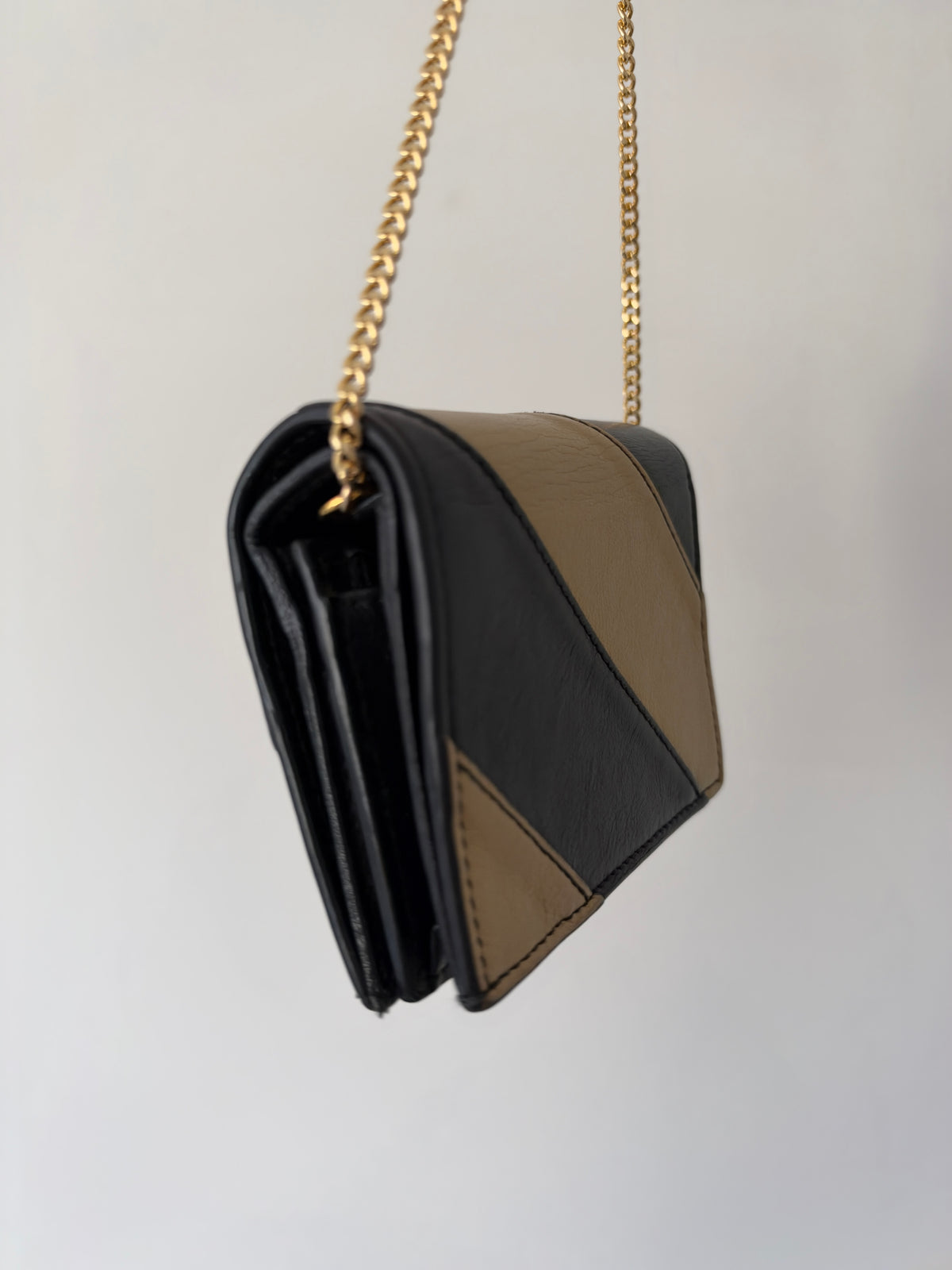 Gucci by Alessandro Michele Zumi Diagonal Stripe Chain Wallet — 2019