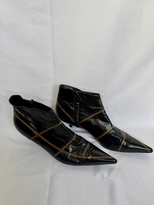 Fendi Pointed Kitten-Heel Ankle Boots w/ Contrast Piping — Black/Taupe, Dust Bag