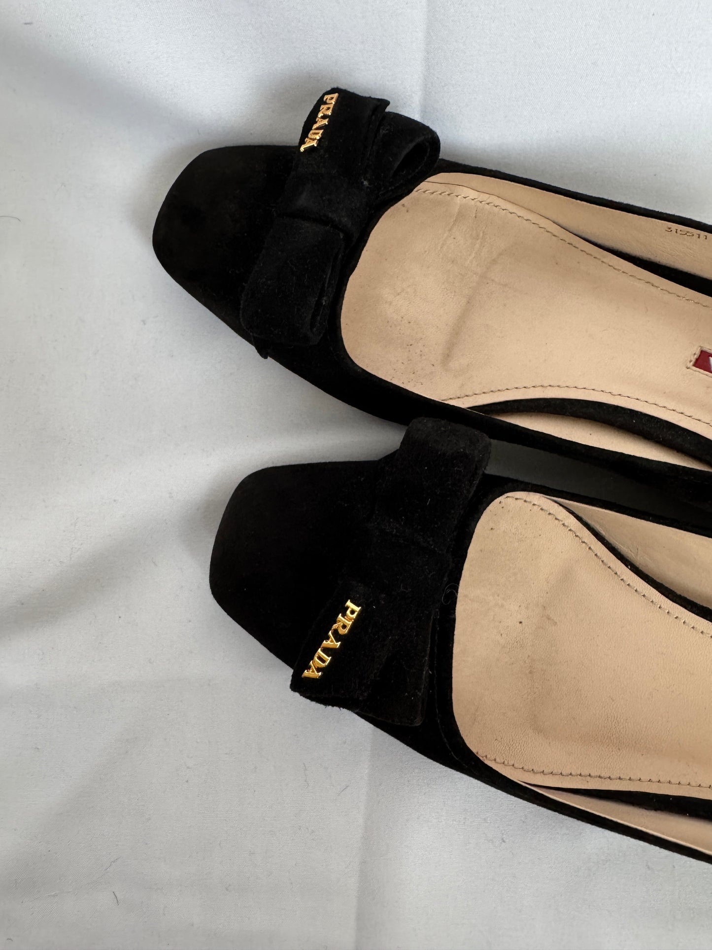 PRADA Suede Bow Low-Wedge Pumps – IT 39