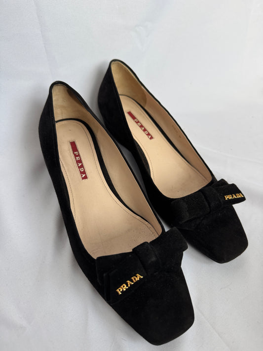 PRADA Suede Bow Low-Wedge Pumps – IT 39