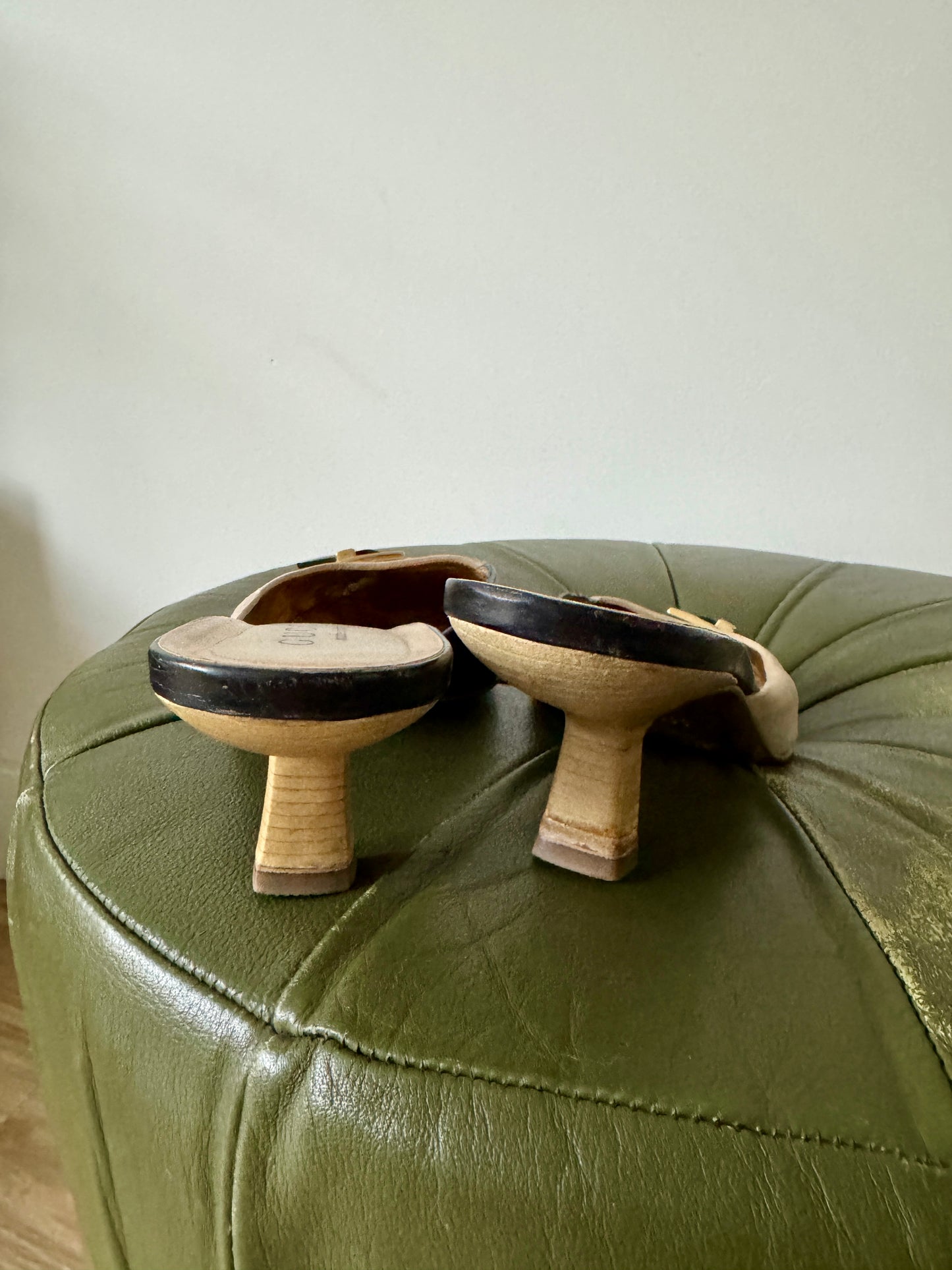 Gucci Two-Tone Buckle Mules — Late 1990s / Early 2000s - Size 38.5